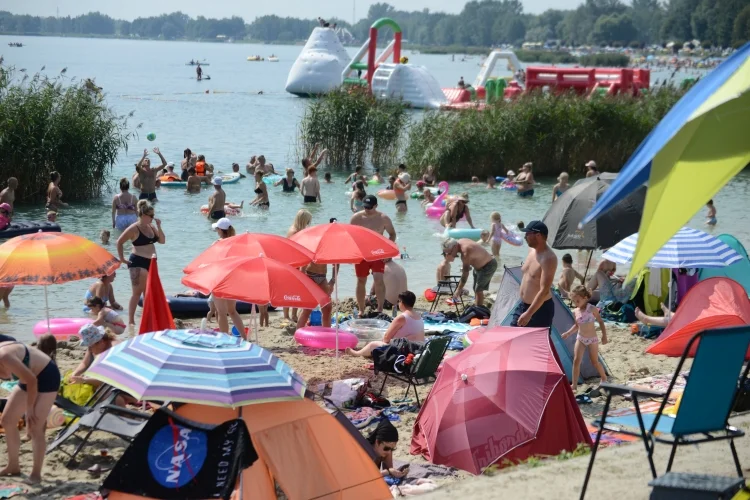 Jezioro Tarnobrzeskie w niedzielne południe