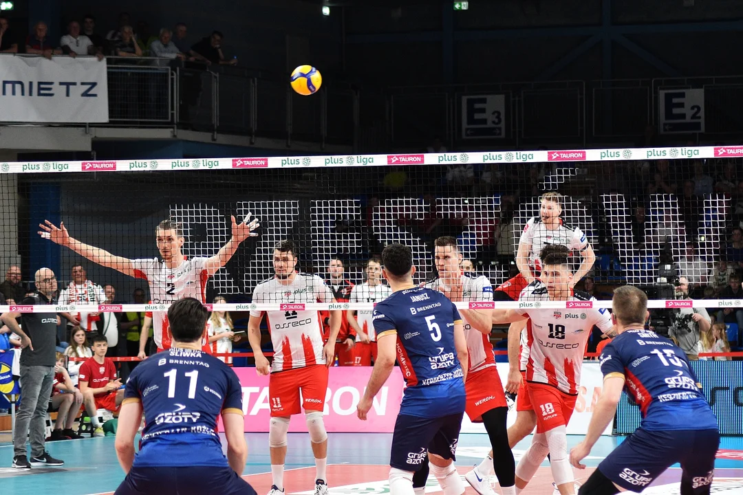 Pierwszy półfinałowy mecz siatkarskiej PlusLigi: Asseco Resovia Rzeszów - Grupa Azoty ZAKSA Kędzierzyn-Koźle (2:3)