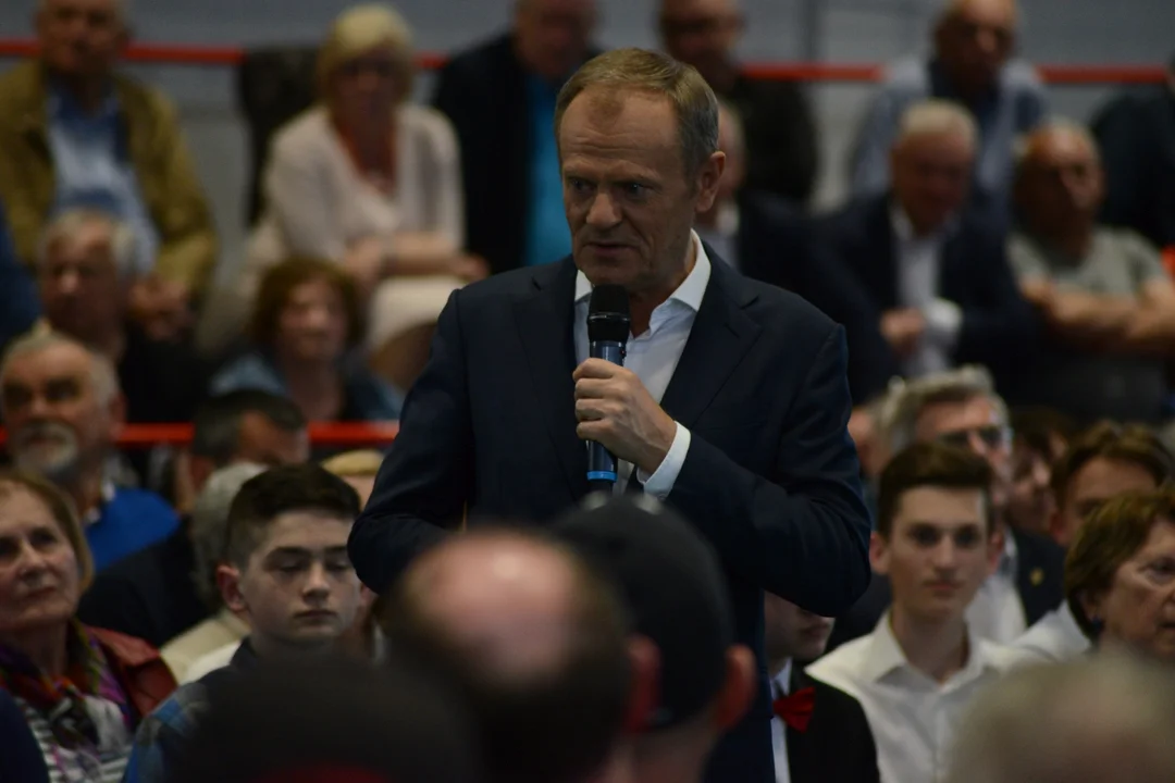Donald Tusk w Tarnobrzegu. Tłumy mieszkańców na spotkaniu