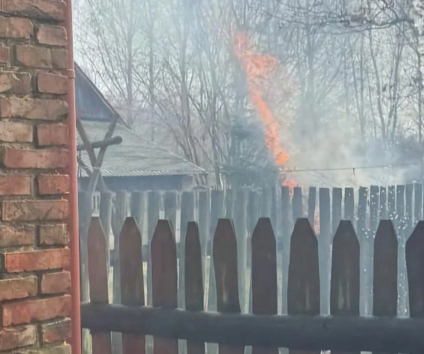 Policjanci ugasili pożar w Krzątce