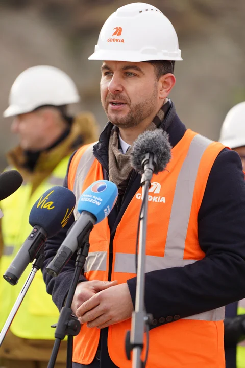 Zakończenie drążenia pierwszej nawy tunelu na S19
