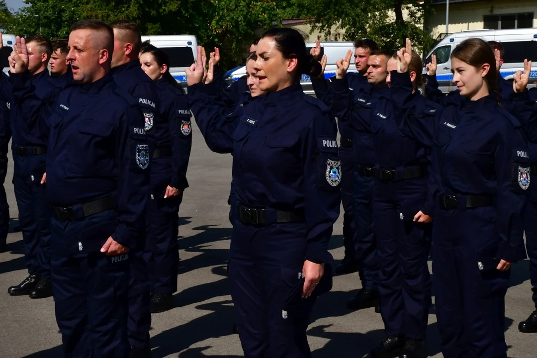 39 nowych policjantów złożyło uroczyste ślubowania [ZDJĘCIA] - Zdjęcie główne