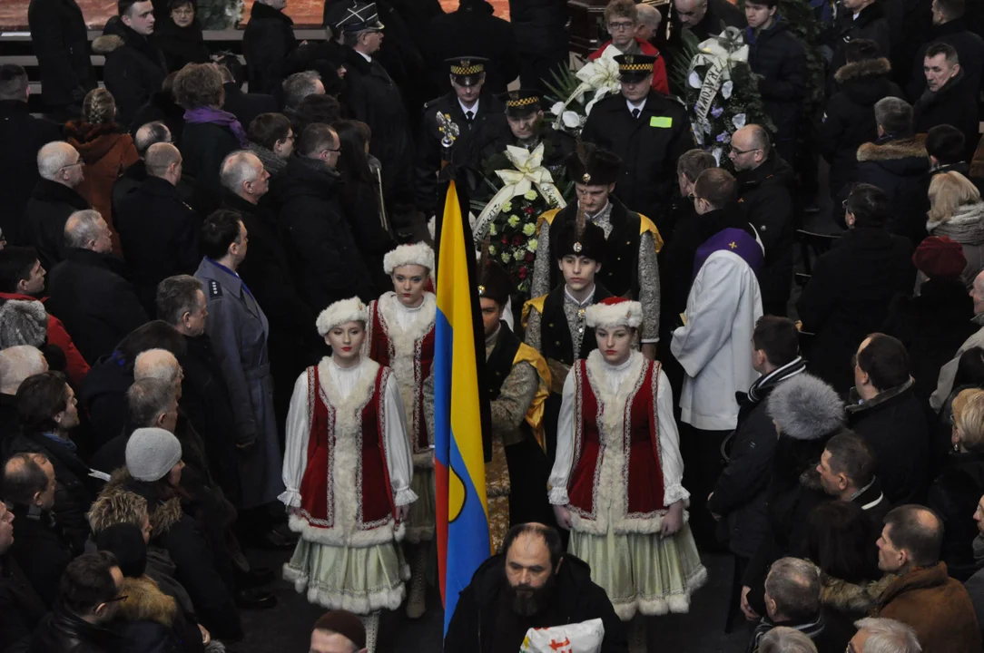 Uroczystości pogrzebowe prezydenta miasta Mielca śp. Daniela Kozdęby w kościele pw. Ducha Świętego w Mielcu