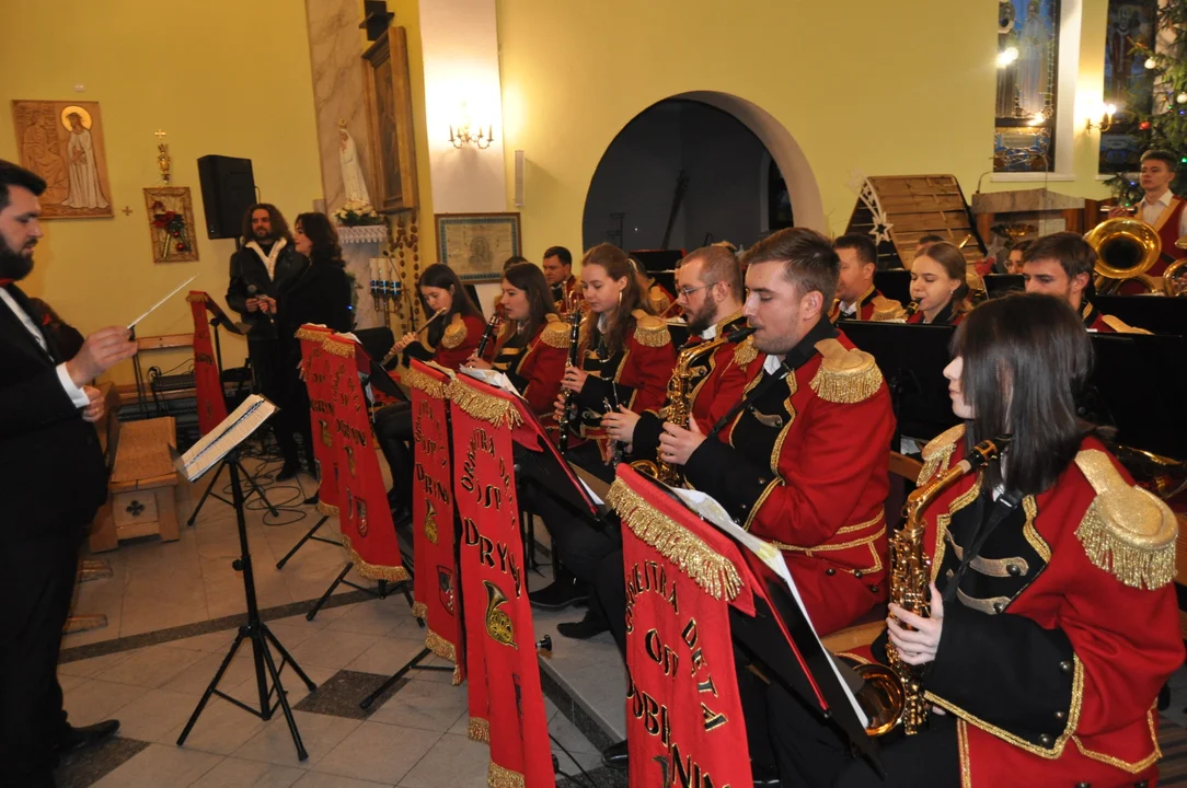 Koncert kolęd Orkiestry Dętej Dobrynin w kościele w Dobryninie