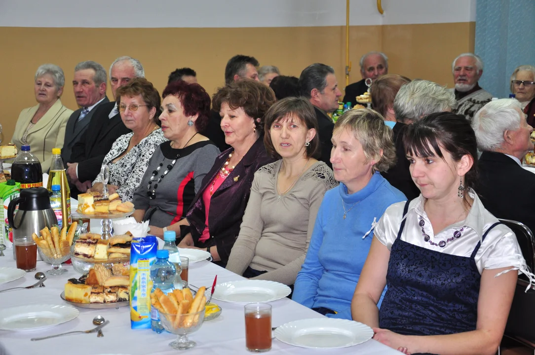 Noworoczne spotkanie dla seniorów w świetlicy w Świerczowie w 2013 roku. Zobacz zdjęcia sprzed dekady - Zdjęcie główne