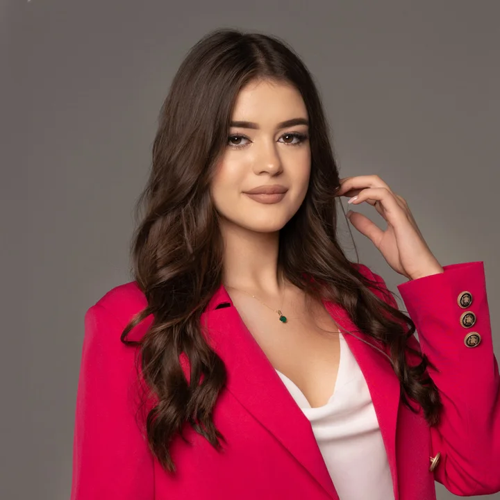 16. Julia Machałowska - Piątek - Łódzkie - 172 cm - 17 lat