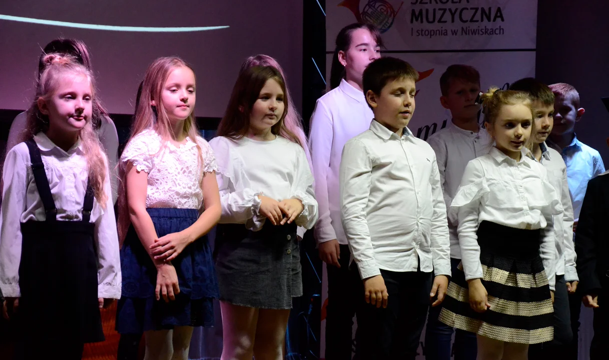 W szkole muzycznej w Niwiskach świętowano Dzień Edukacji Narodowej 2022 [ZDJĘCIA] - Zdjęcie główne