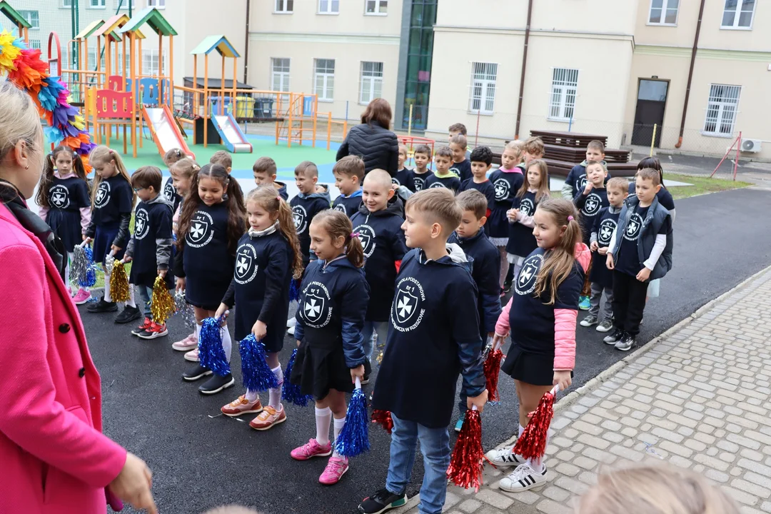 Szkoła Podstawowa nr 1 w Rzeszowie ma nowy plac zabaw. Nie tylko dla uczniów