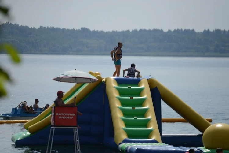 Jezioro Tarnobrzeskie w niedzielne południe