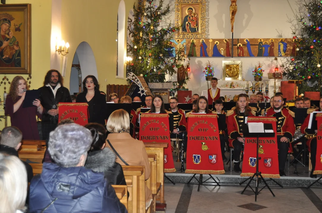 Koncert kolęd Orkiestry Dętej Dobrynin w kościele w Dobryninie