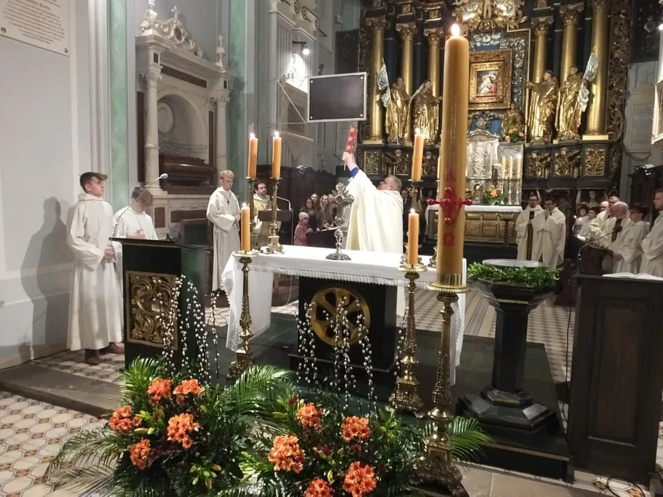 Liturgia Wigilii Paschalnej w Tarnobrzegu
