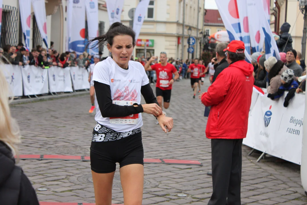 10. PKO Bieg Niepodległości. Szczęśliwi biegacze na mecie