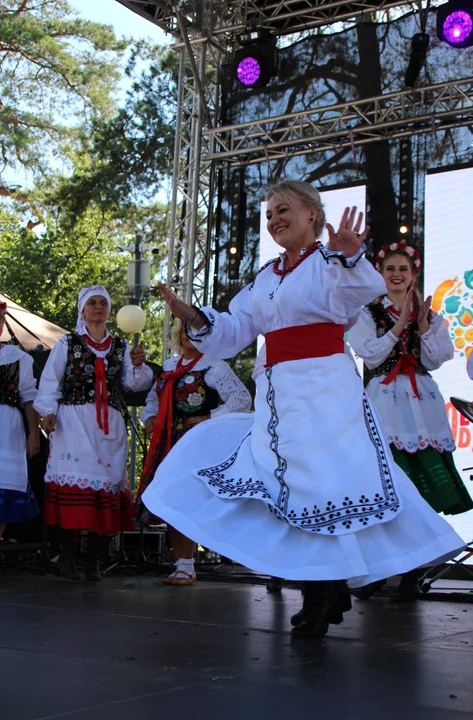 KGW Wola Raniżowska i KGW Mazury na festiwalu w Stalowej Woli