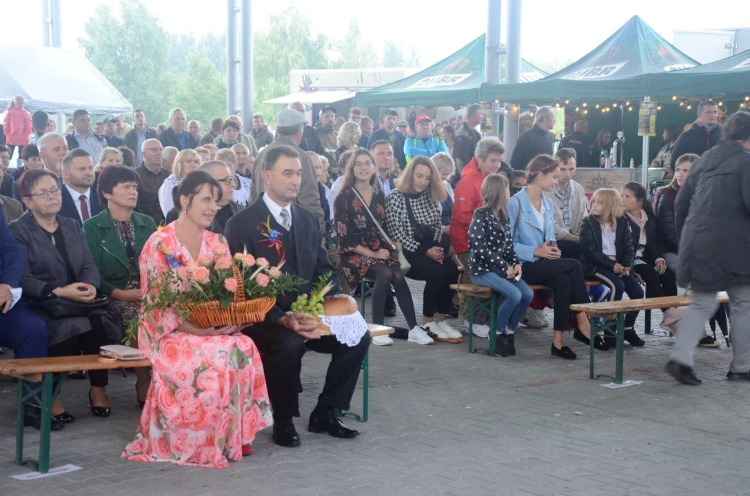 Gminne Dożynki w Majdanie Królewskim już w niedzielę. Tak mieszkańcy świętowali w 2021 roku [ZDJĘCIA] - Zdjęcie główne