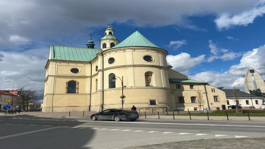 W którym kościele w Rzeszowie "damy na tacę" zbliżeniowo?