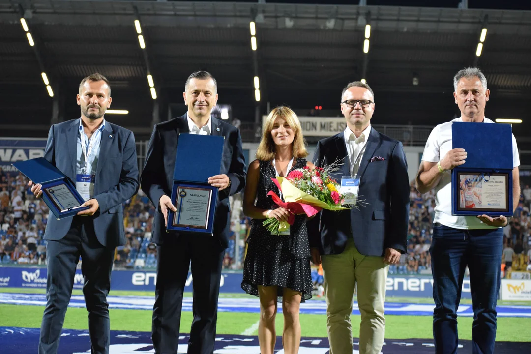 Kasia Zdziebło nagrodzona na stadionie