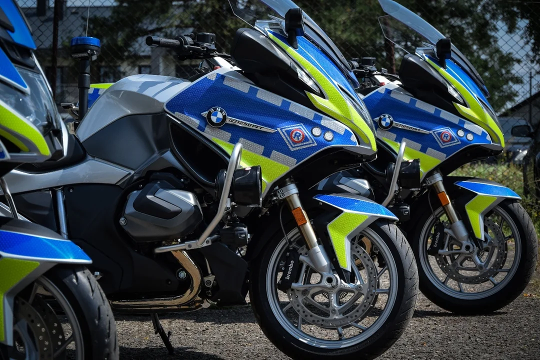 Nowe motocykle policyjne BMW w rękach podkarpackich policjantów