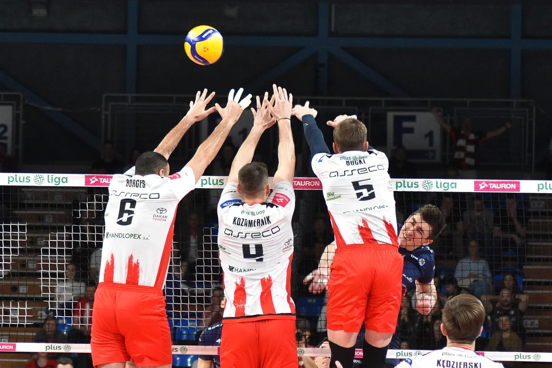 Pierwszy półfinałowy mecz siatkarskiej PlusLigi: Asseco Resovia Rzeszów - Grupa Azoty ZAKSA Kędzierzyn-Koźle (2:3)