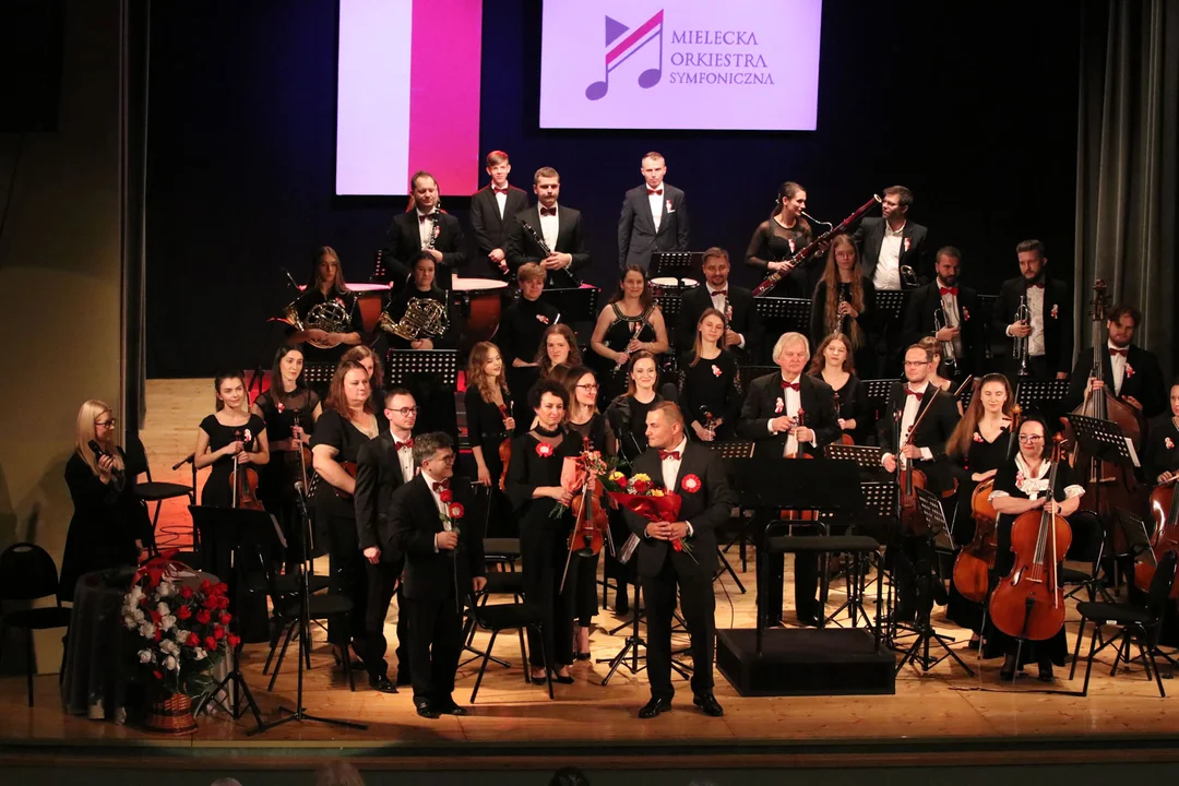 To już tradycja: Mielecka Orkiestra Symfoniczna zagrała koncert niepodległościowy [ZDJĘCIA] - Zdjęcie główne