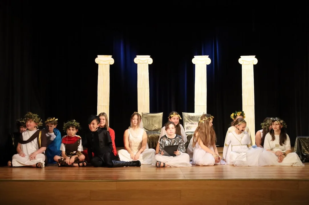 Spektakl uczniów kolbuszowskiej "Dwójki" w MDK