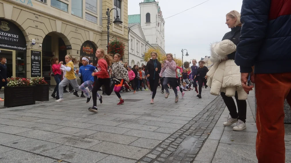 Biegi młodzieżowe 2022 w Rzeszowie. Mnóstwo uczestników [ZDJĘCIA, WIDEO]