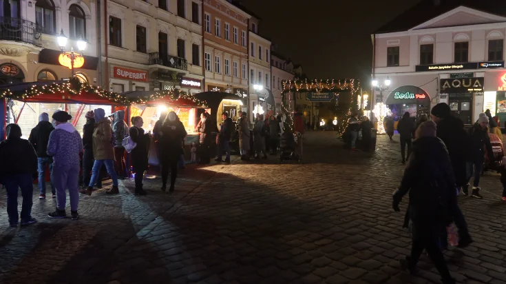 Świąteczne Miasteczko w Rzeszowie w sobotni wieczór [ZDJĘCIA, WIDEO]