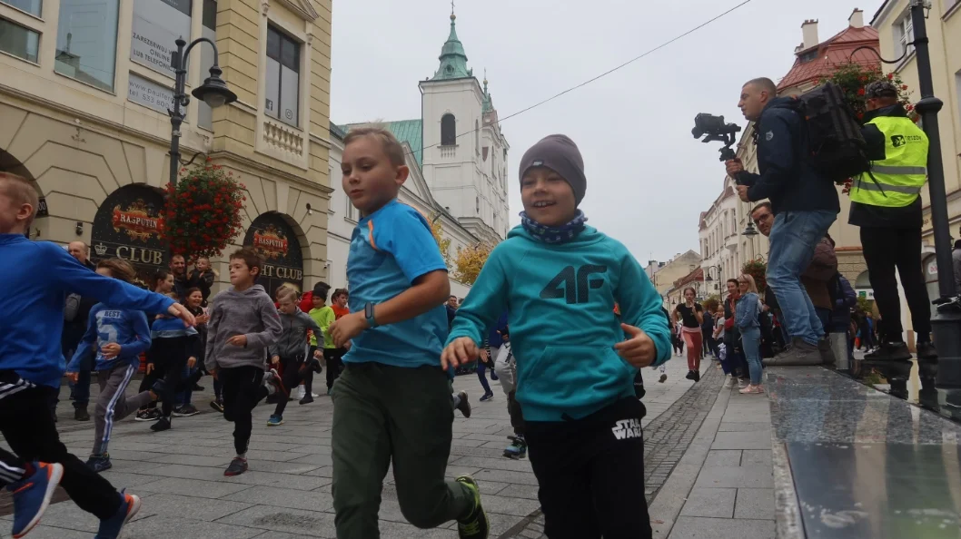 Biegi młodzieżowe 2022 w Rzeszowie. Mnóstwo uczestników [ZDJĘCIA, WIDEO]