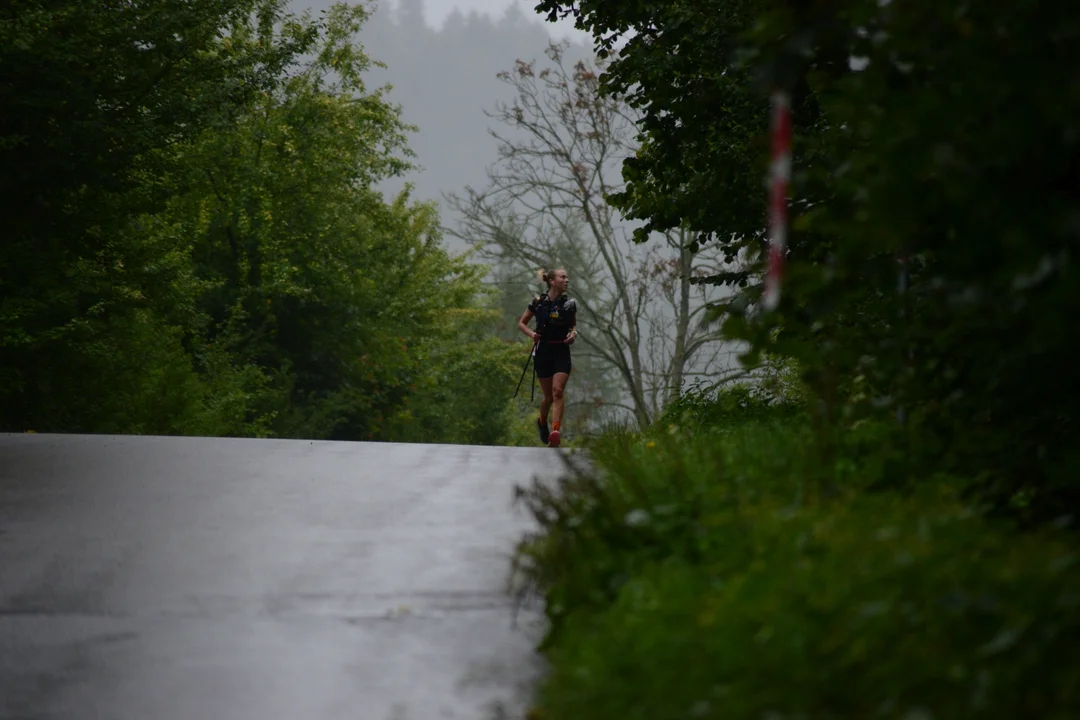 Ultramaraton Magurski - zmagania na dystansie 52 km - zdjęcia z trasy i mety