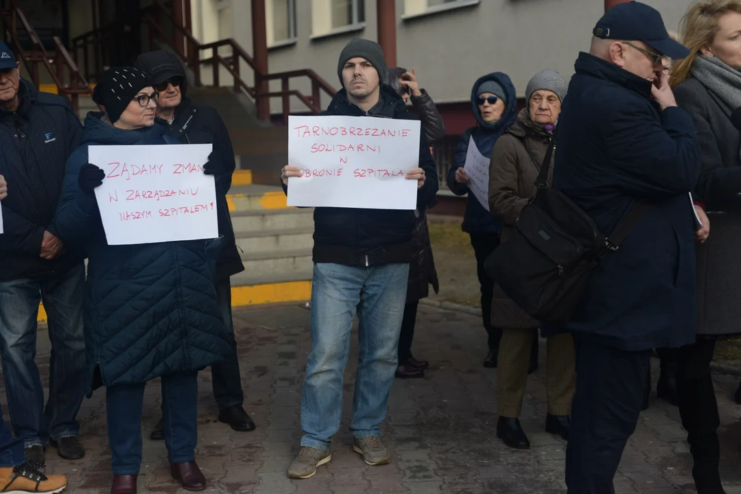 Pikieta przed Szpitalem Wojewódzkim w Tarnobrzegu