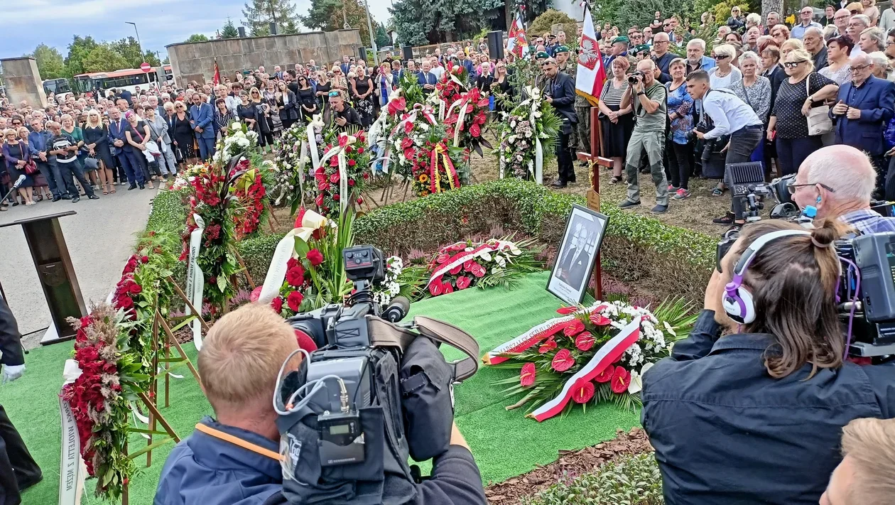 Ostatnia droga ŚP. Tadeusza Ferenca. Tłumy żegnały wybitnego samorządowca [RELACJA NA ŻYWO, ZDJĘCIA, WIDEO] - Zdjęcie główne