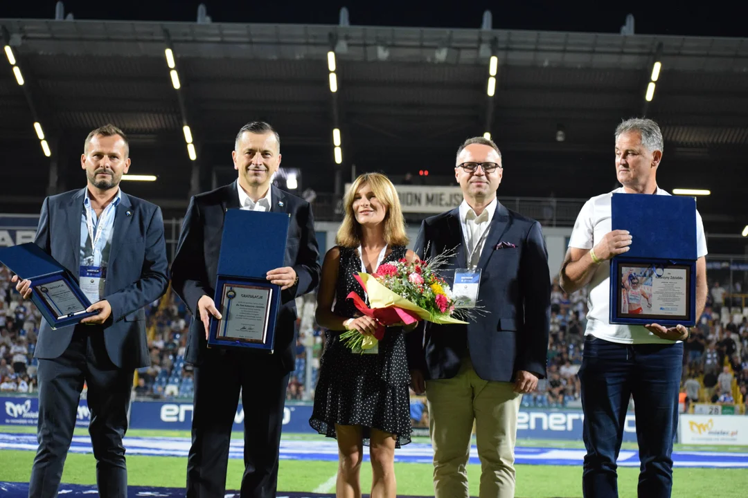 Kasia Zdziebło nagrodzona na stadionie