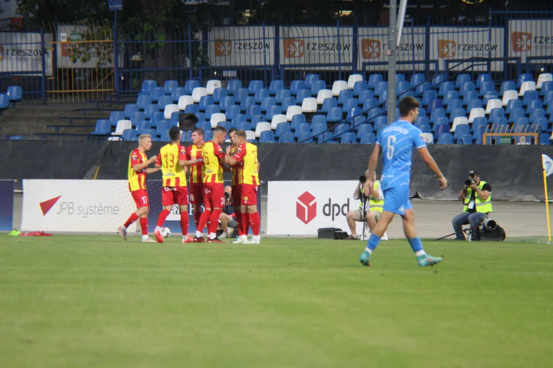 Puchar Polski: Zdecydowały karne. Stal Rzeszów przegrywa w Pucharze Polski z ekstraklasową Koroną Kielce (3-3, 7-8 rz.k)