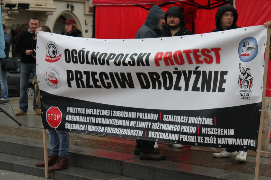 Protest przeciwko inflacji i drożyźnie na Rynku w Rzeszowie - 05.11.2022