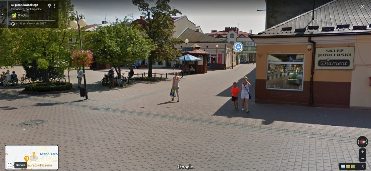 Google Street View - kto został przyłapany przez auto z aparatem