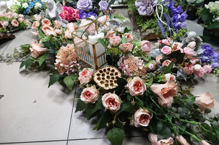 Wiązanki na groby w kwiaciarniach w Kolbuszowej