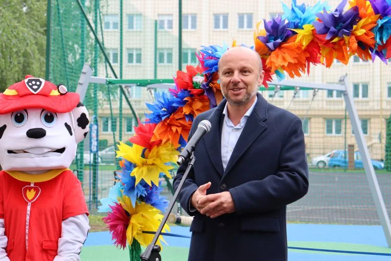 Szkoła Podstawowa nr 1 w Rzeszowie ma nowy plac zabaw. Nie tylko dla uczniów