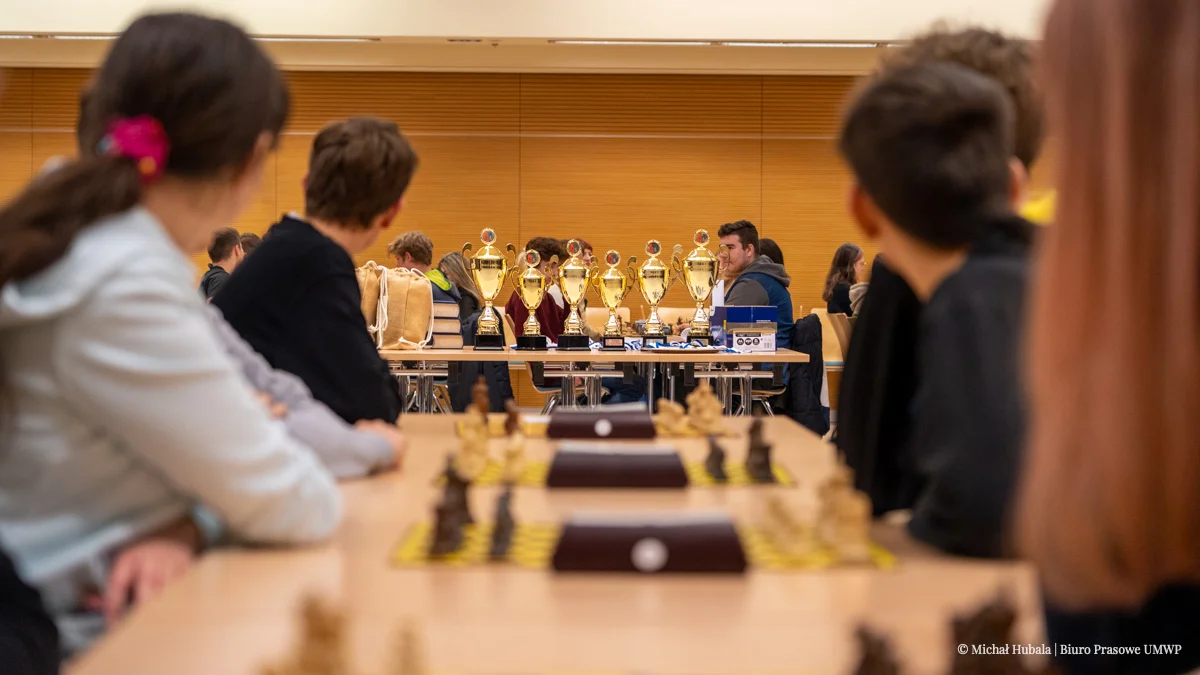 I Politechniczny Turniej Szachowy. Uczniowskie drużyny z całego województwa rywalizowały przy szachownicy