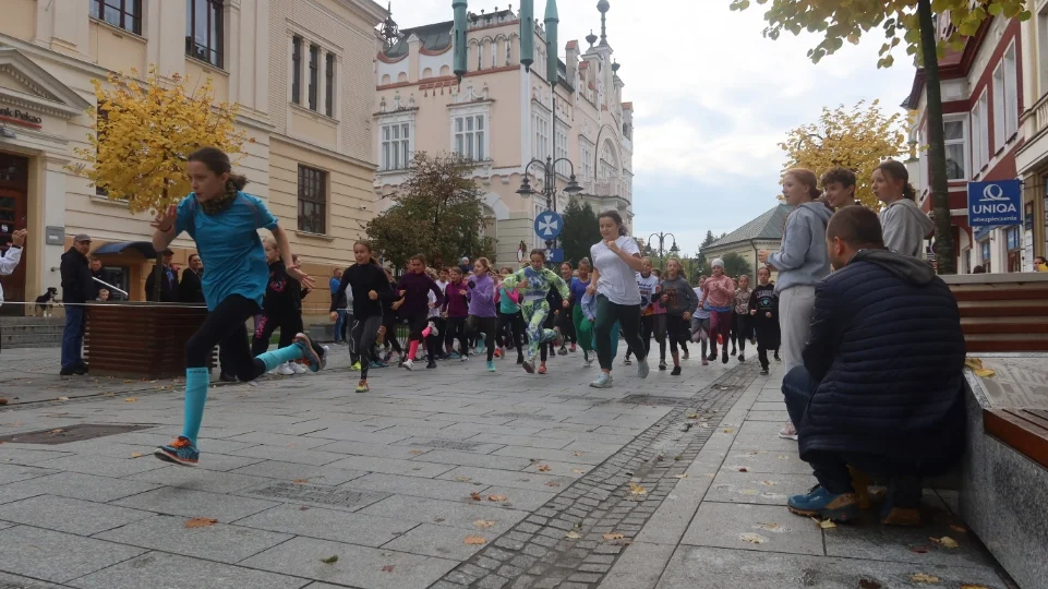 Biegi młodzieżowe 2022 w Rzeszowie. Mnóstwo uczestników [ZDJĘCIA, WIDEO]