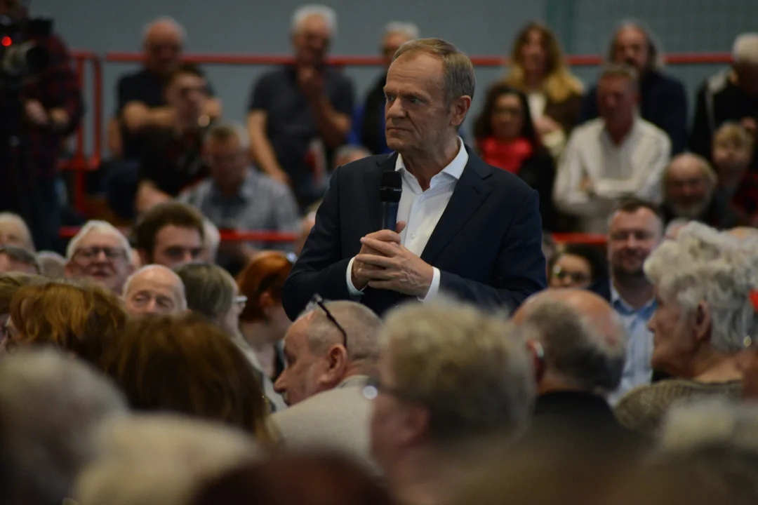 Donald Tusk w Tarnobrzegu. Tłumy mieszkańców na spotkaniu