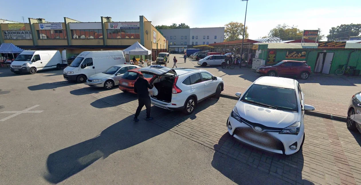 Mieszkańcy Mielca na zakupach, spacerze, w pracy i drodze ze szkoły uchwyceni przez kamery Google Street View