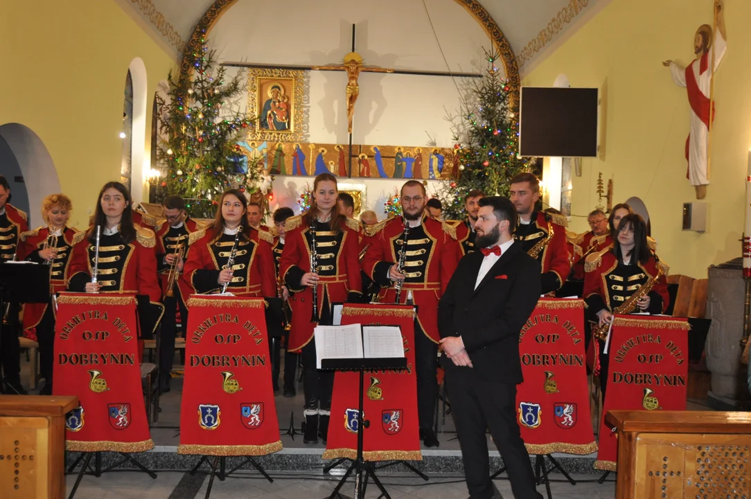 Koncert kolęd Orkiestry Dętej Dobrynin w kościele w Dobryninie