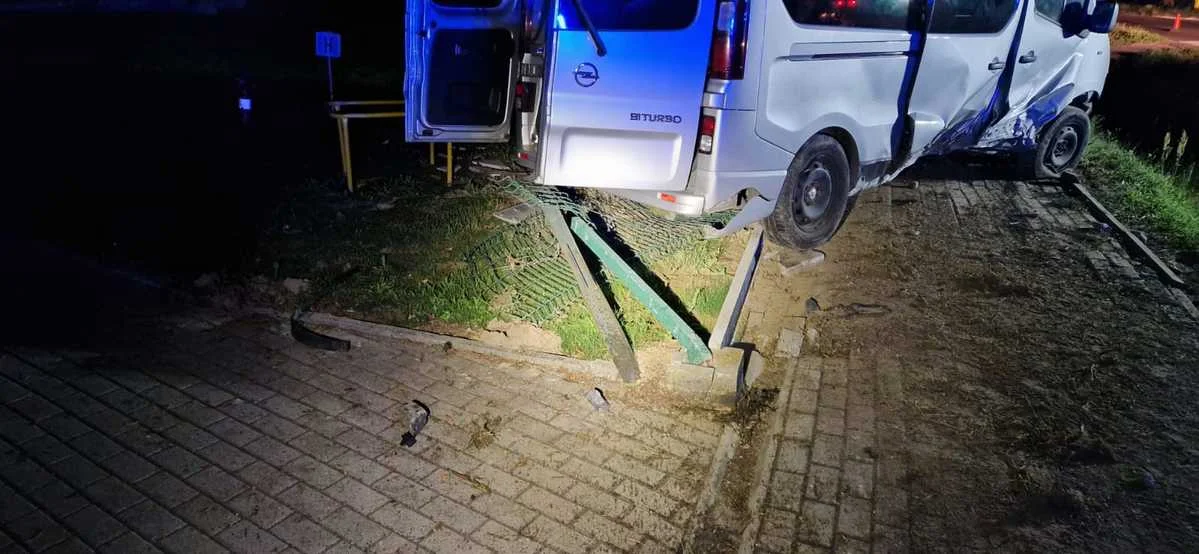 Zasnął za kierownicą w Dachnowie i rozbił samochód