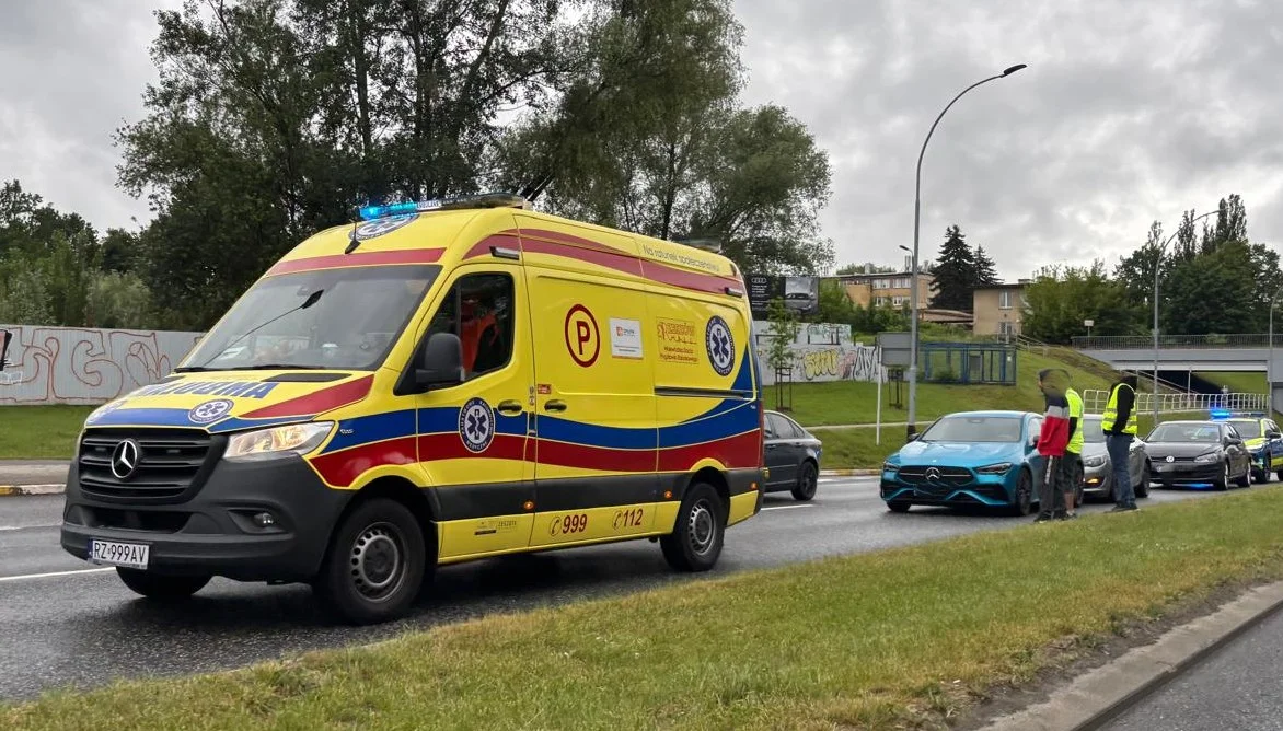 Stłuczka trzech samochodów na obwodnicy w Rzeszowie
