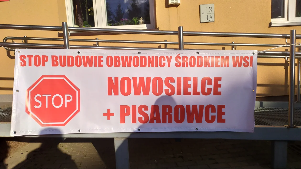 zkańców przeciwko projektowi budowy obwodnicy Miejsca Piastowego