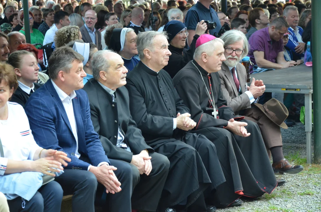 Koncert Rozpaleni duchem w sanockim skansenie