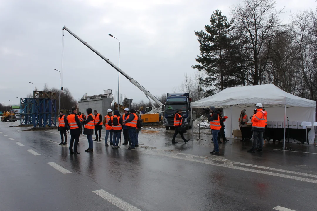 Budowa wiaduktu na drodze krajowej nr 9 Rzeszów - Warszawa. Połączenie kolejowe z Rzeszowa do Jasionki