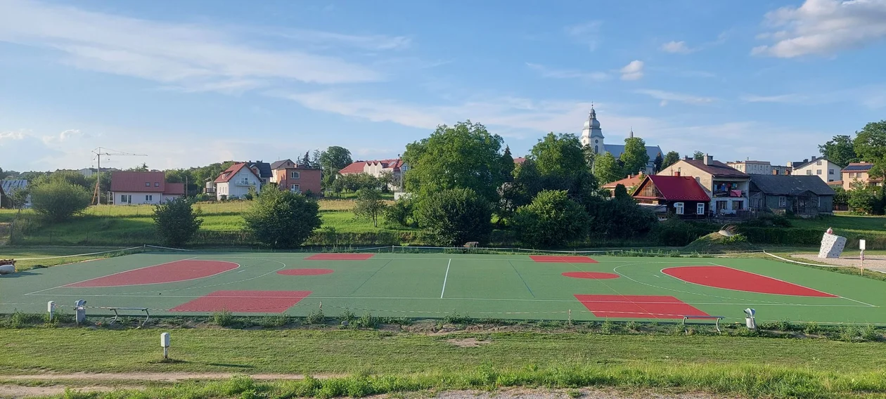 Postępy w budowie boiska na bulwarach