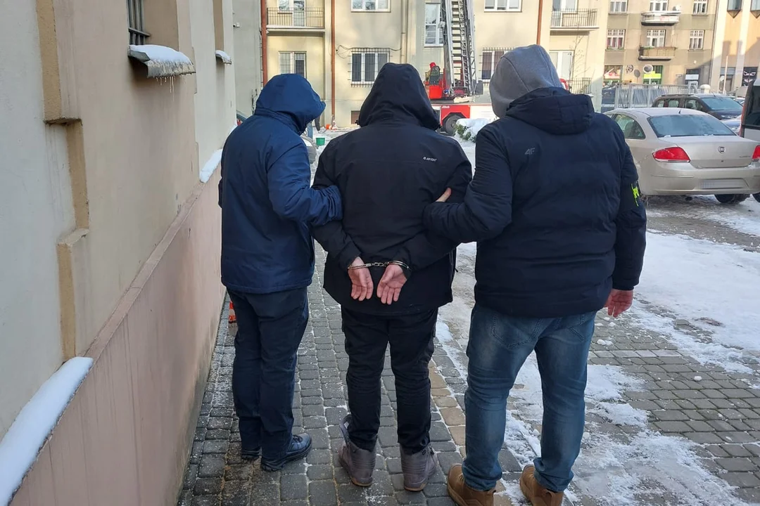 Policjanci z KWP w Rzeszowie zatrzymali 8 osób działających w zorganizowanej grupie przestępczej