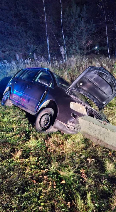 Na prostym odcinku drogi wjechał do rowu