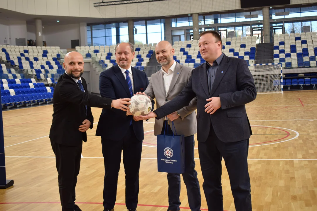 Wielki sport wraca do Mielca. W kwietniu mecz reprezentacji Polski w futsalu [ZDJĘCIA] - Zdjęcie główne